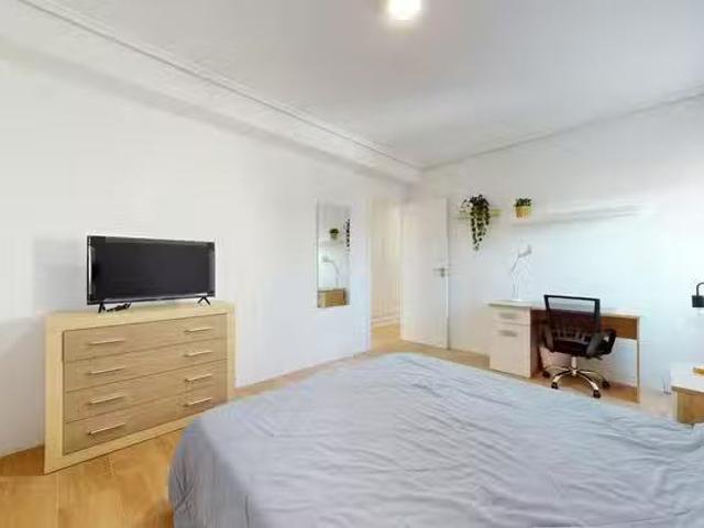 Bonito Habitación en Carrer de Navarra