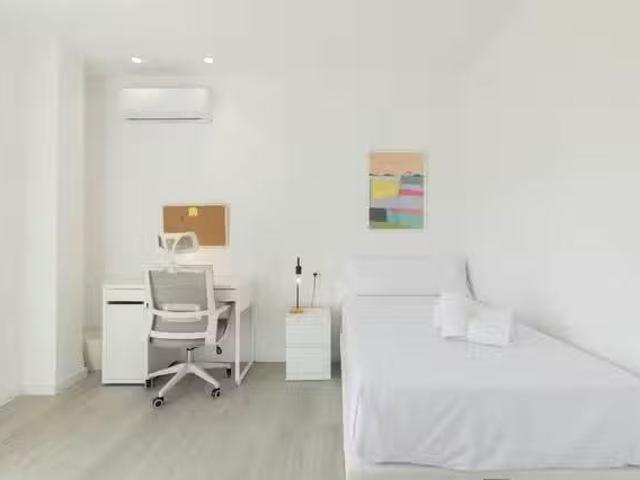 Encantador Habitación en Carrer del Doctor Josep Juan Dómine.