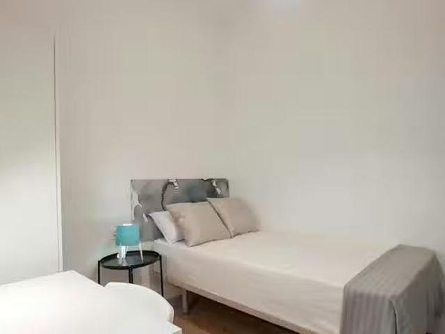 Bonito Habitación en Gran Via de les Corts Catalanes, Dreta de.