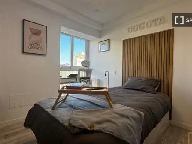 ¡Oferta! Habitación en piso compartido de 4 habitaciones, Sima.