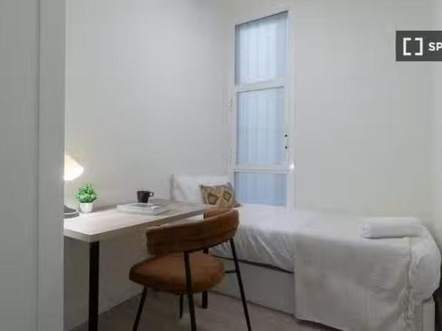 Encantador Habitación en piso compartido de 9 habitaciones en.