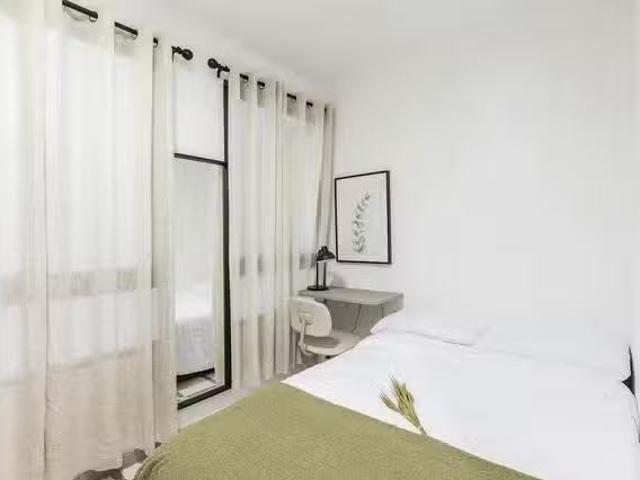 Bonito Habitación en Plaça Espanya, La Roqueta