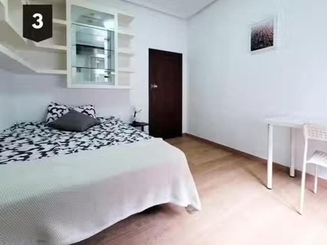 ¡Recién llegado! Habitación en Ramón y Cajal etorbidea, San Pe.