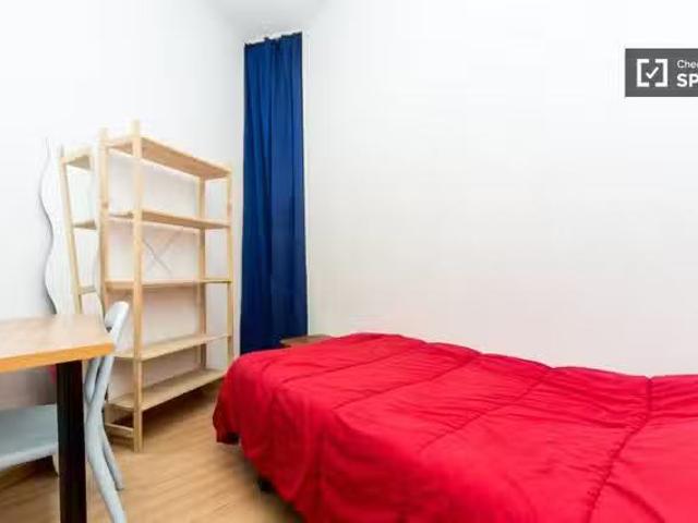 ¡Recién llegado! Habitación equipada en apartamento de 9 dormi.