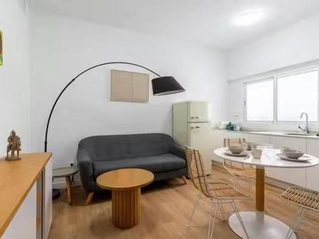 ¡Recién llegado! Piso de 1 habitación en Calle Alfonso XII, Ca.