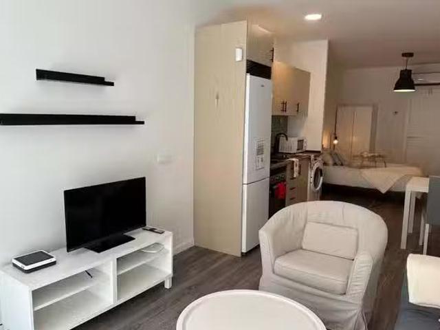 ¡Recién llegado! Piso de 1 habitación en Calle de Pradales