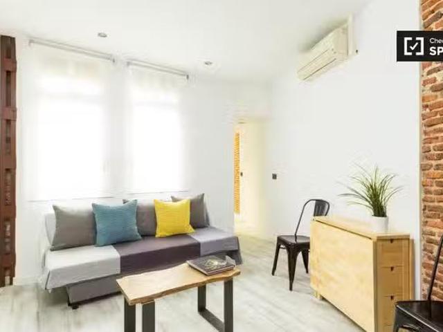 ¡Oferta! Piso de 2 habitaciones renovado en alquiler en Atocha.