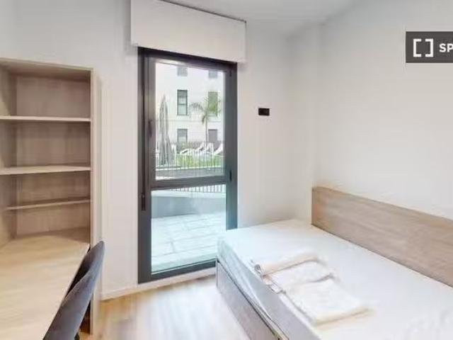 Acogedor Se alquila habitación en apartamento de 1 dormitorio.