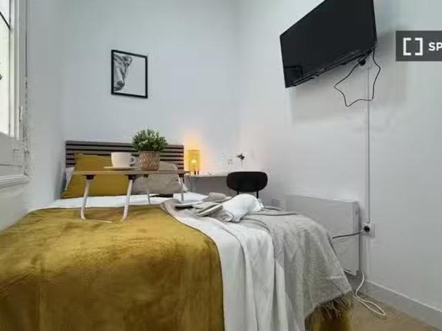 Nuevo Se alquila habitación en apartamento de 4 dormitorios en.