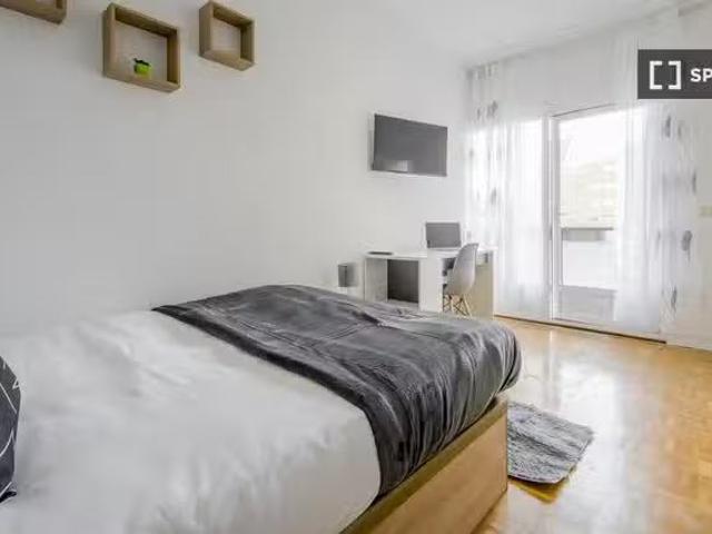 ¡Oferta! Se alquila habitación en piso compartido de 8 habitac.