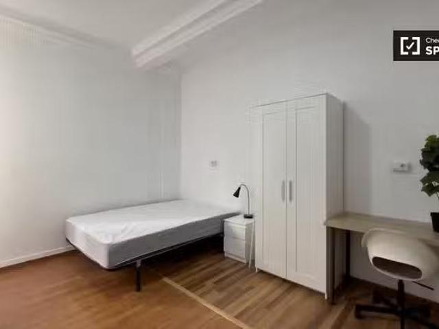 ¡Recién llegado! Se alquila habitación en piso compartido en S.