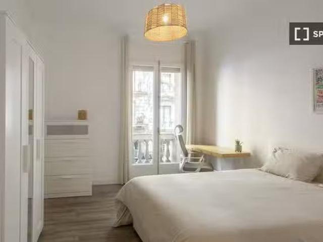 Encantador Se alquila habitación en piso de 4 dormitorios en B.