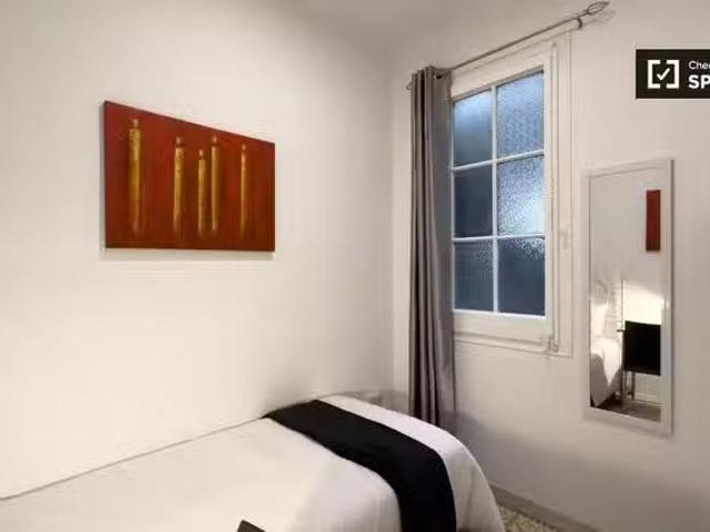 ¡Recién llegado! Se alquila habitación en piso de 9 habitacion.