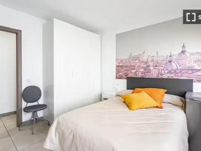 Nuevo Se alquila habitación en piso de 18 habitaciones en Madrid