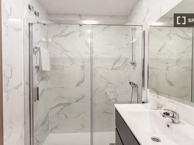 Nuevo Se alquila habitación en piso de 18 habitaciones en Madrid
