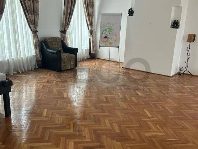 RECO Casa cu etaj zona centrala
