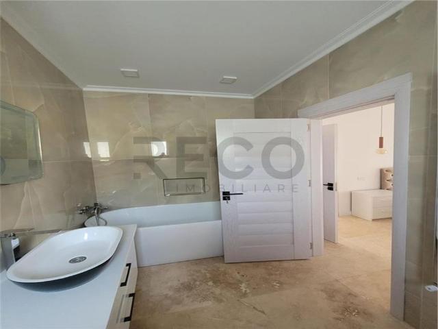 RECO Casa cu piscina
