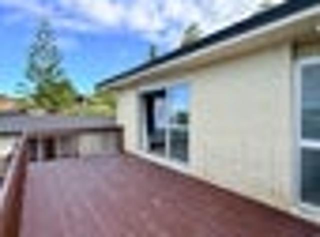 Red Beach, 3 bedrooms, $730 pw