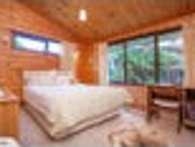 Red Beach, 3 bedrooms, $760 pw