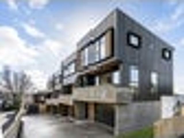 Red Beach, 3 bedrooms, $825 pw