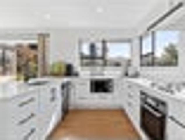 Red Beach, 2 bedrooms, $670 pw