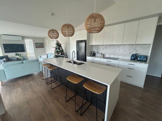 red beach, 4 bedrooms