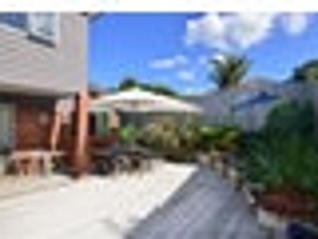 Red Beach, 4 bedrooms, $890 pw