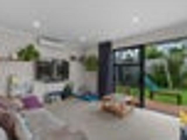 Red Beach, 4 bedrooms, $995 pw