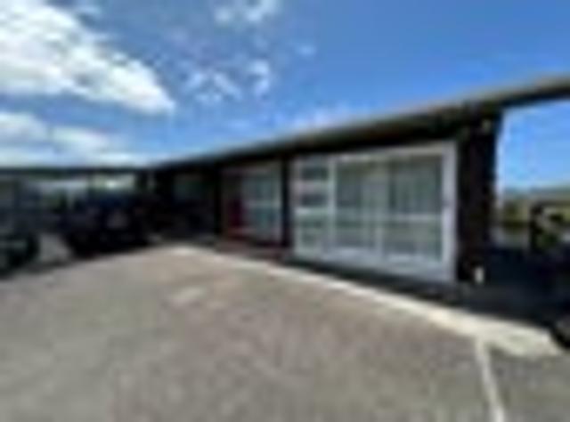 Red Beach, 5 bedrooms, $870 pw