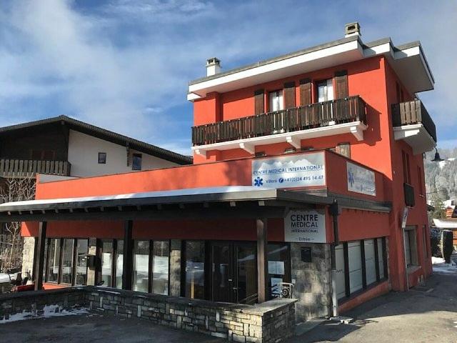 RED HOUSE LOCAL COMMERCIAL A LOUER A L'ANNEE