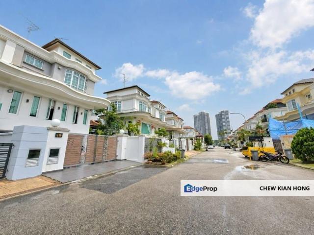 Redang Villa Taman Molek 2.5 Storey Semi D House for Sale Good Condition