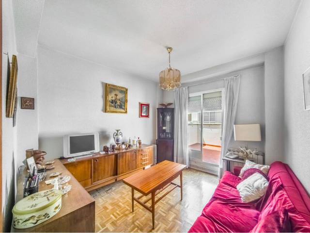 Redpiso Santa María de la Cabeza vende en exclusiva piso para reformar con gran potencial en Calle Peñuelas, Madrid
