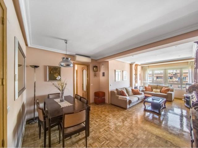 Redpiso Santa María de la Cabeza vende exclusiva vivienda de 4 dormitorios con plaza de garaje en Arganzuela