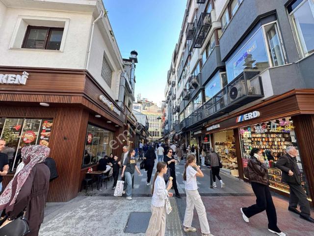 Redstone Şana Dan Meydanda Satılık Dükkan