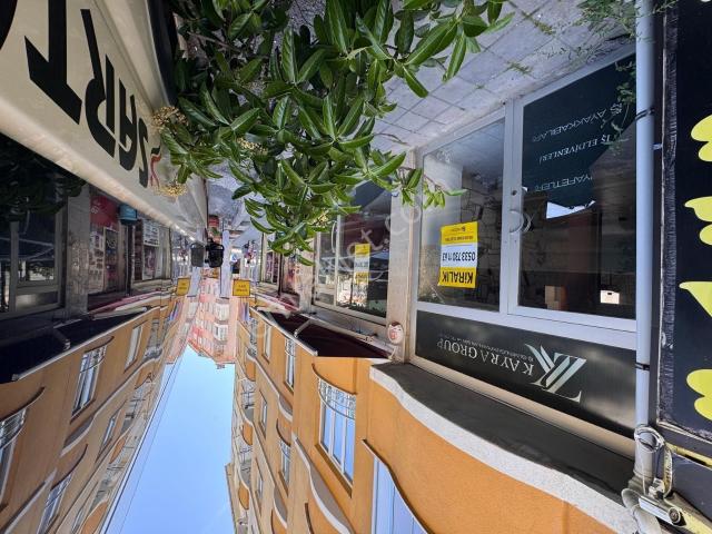 Redstone'dan Reşadiyede Kiralık 80 M2 Çift Girişli Dükkan Mağaza