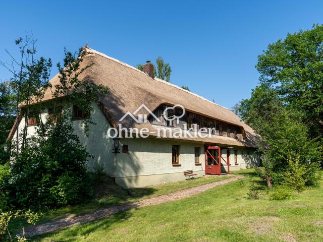 Reetdachhaus am See mit Potential inkl. Ferienwohnung, Stallungen, Weide und Wald