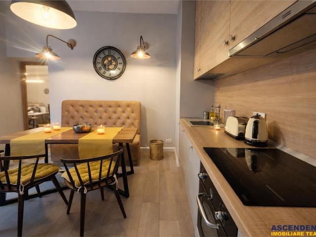 Refugiu urban lux, apartament spectaculos pe aleea pietonala a Postavarului,Centrul Istoric