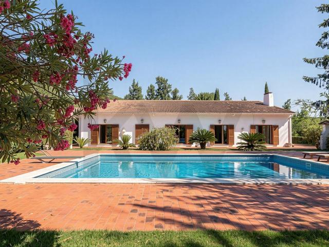 Refúgio na Arrábida | Quinta de 1,5ha | moradia térrea| piscina | corte de ténis | Azeitão