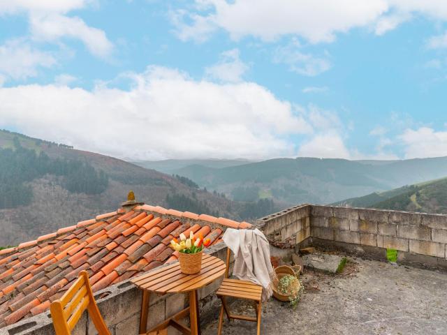 Refugio natural en Cangas del Narcea: Dos casas, terreno y vistas espectaculares