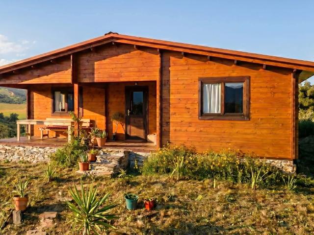 Refúgio autossuficiente na natureza, com casa de madeira existente e potencial para remodelação, Odemira, Saboia