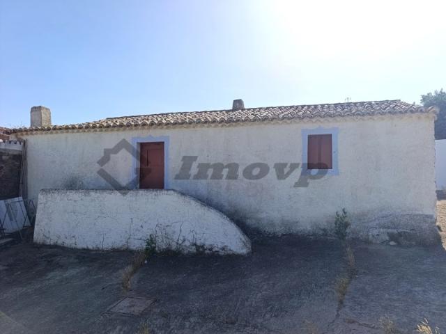 Refúgio Alentejano: Moradia T2 com Quintal em Castanhos, Mértola