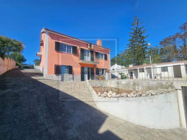 Refúgio em Mafra com possibilidade de Permuta: Moradia T4 com Grande Potencial de Lazer e Terreno de 2.500 m² Viabilidade de Construção de outra Moradia