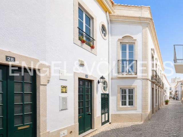 Refúgio Histórico em Faro com Projeto e Piscina Rooftop