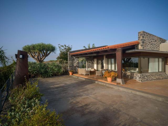 REFUGIO PRIVADO ENTRE EL TEIDE Y EL OCÉANO, Arquitectura, naturaleza y exclusividad en el norte de Tenerife