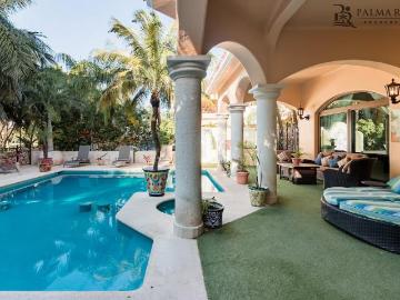 Refugio tropical con acceso a playa y campo de golf