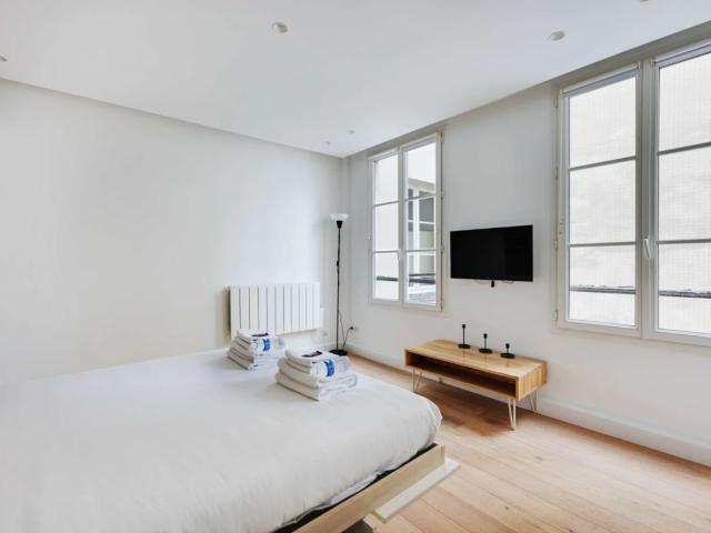 Refurnished studio Quartier Montorgueil