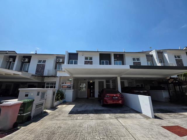 Refurbised Nicely Renovated 2 Storey Terrace House Presint 11