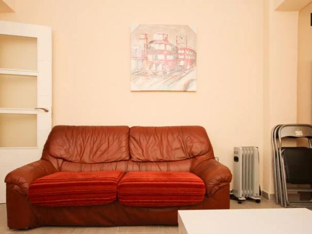 Refurbished 4 Bedroom apartment for rent in Ronda neighbourhood
