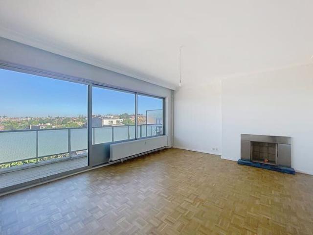 Refurbished 1 bedroom apartment in Brugmann!
