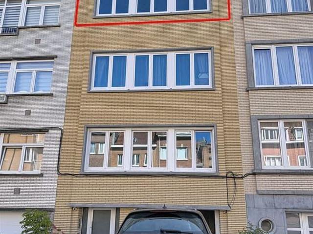 Refurbished 2 bdrm apartment. Possibility of 3 bedrooms. Roo
